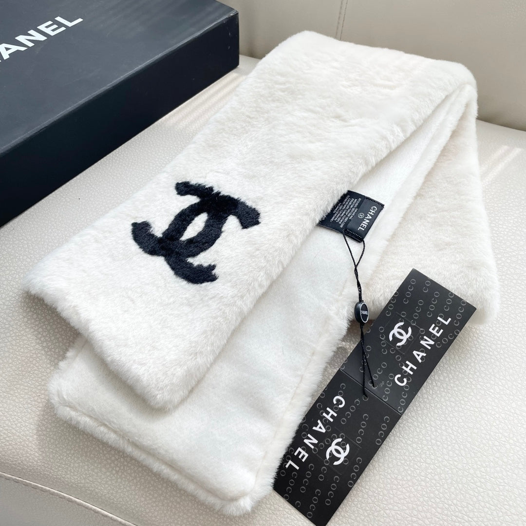 CHANEL 25S SCARF 120 IN FAUX FUR 876436