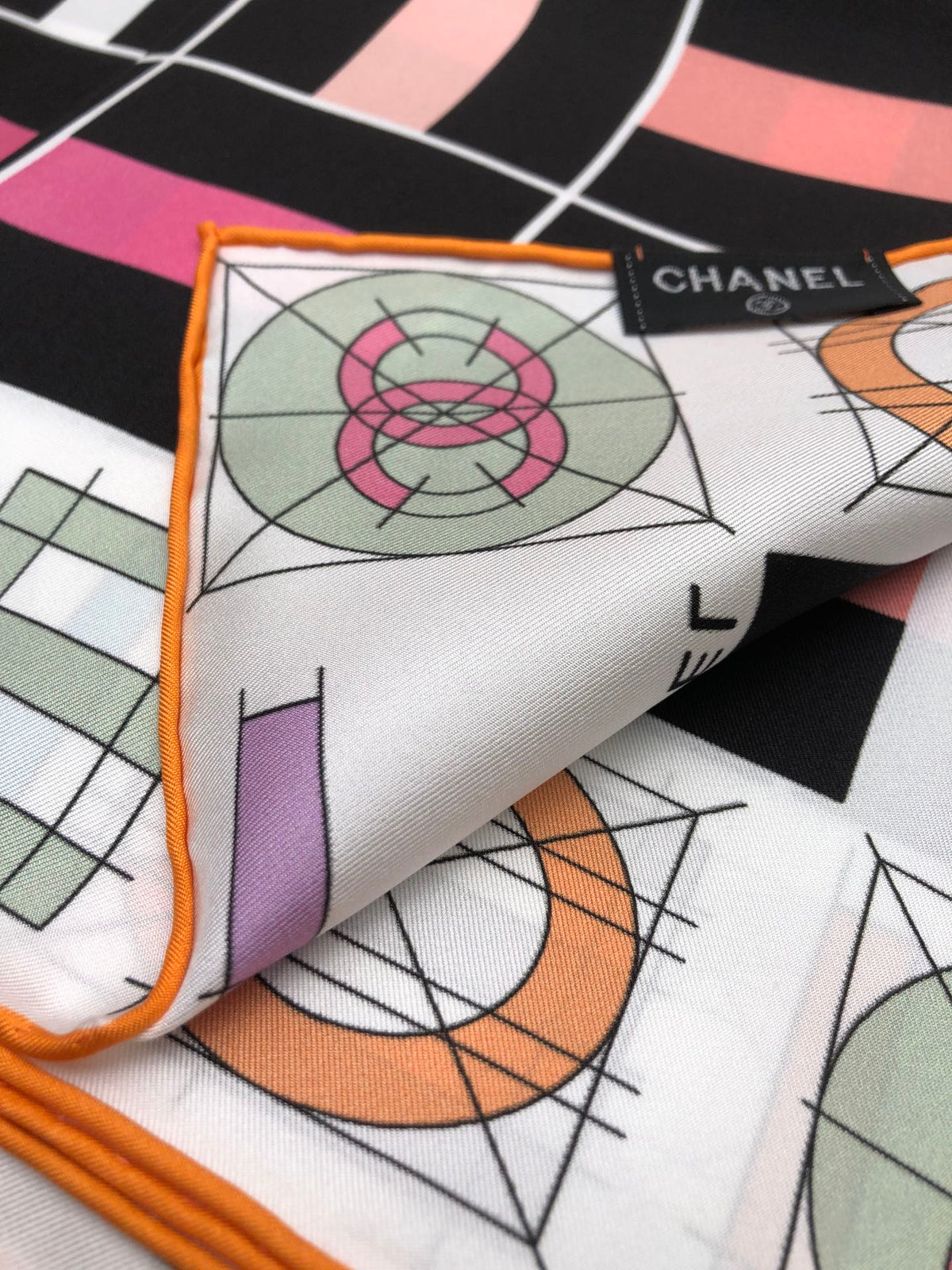 CHANEL 25S SCARF 90 IN SILK 704583
