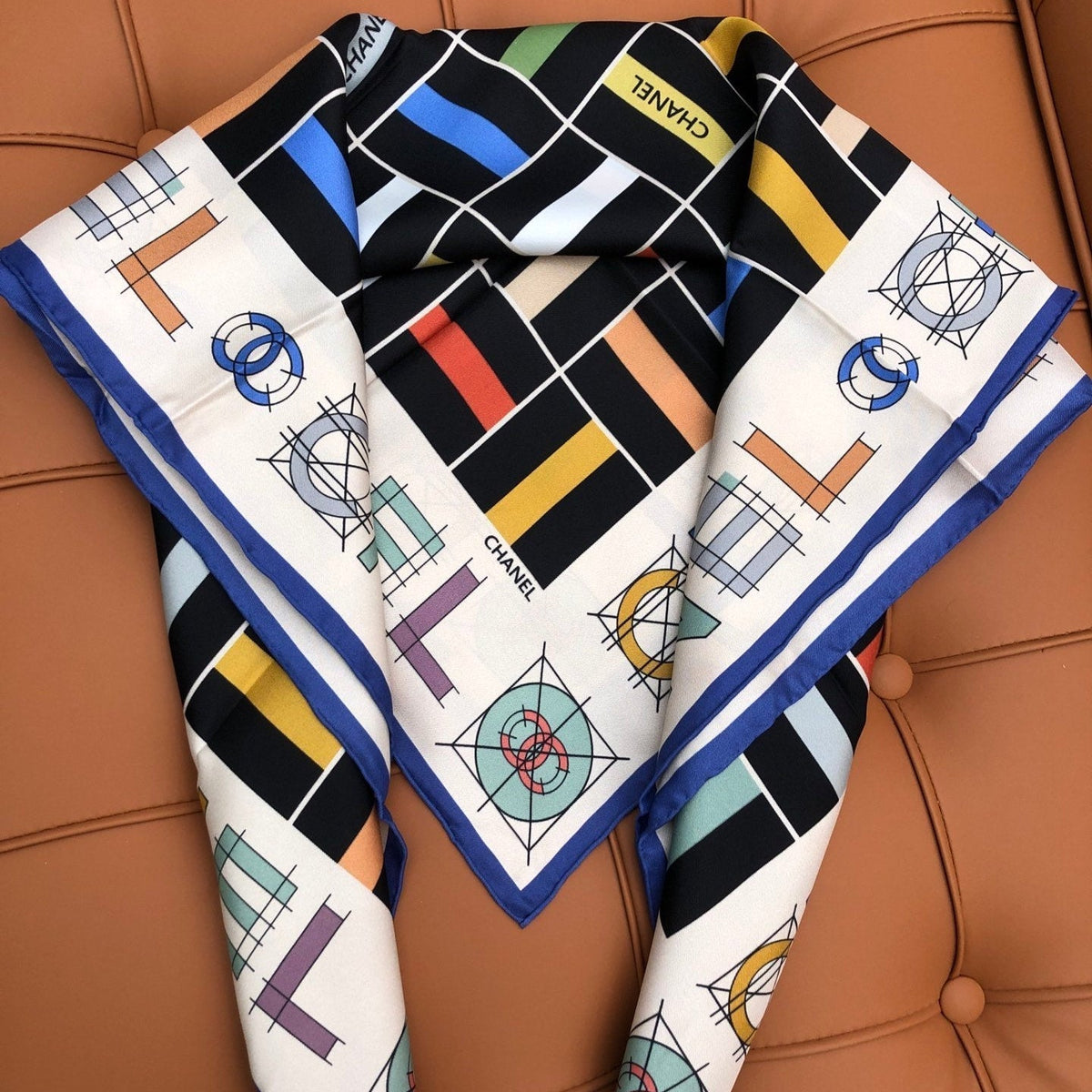 CHANEL 25S SCARF 90 IN SILK 704587