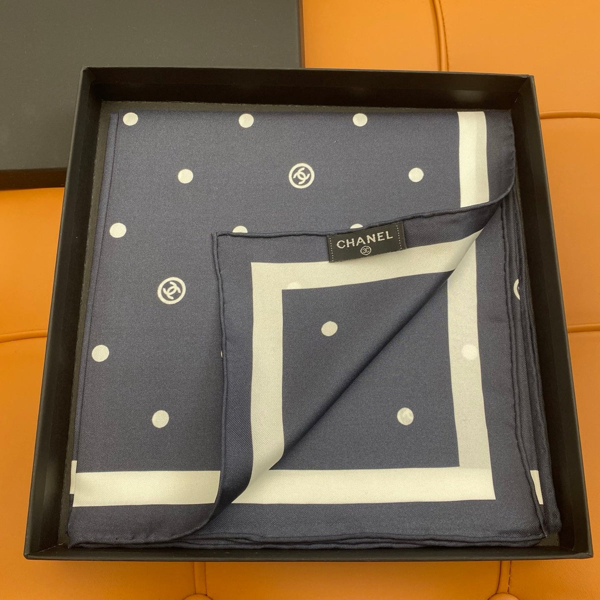 CHANEL 25S SCARF 90 IN SILK 704603
