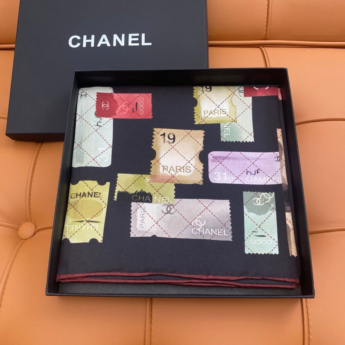 CHANEL 25S SCARF 90 IN SILK 703703