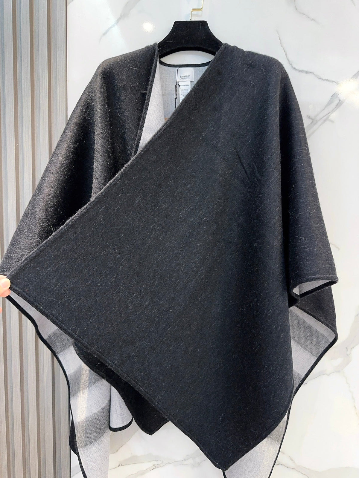 BURBERRY WOOL CAPE 140 CM BLACK AND LIGHT GRAY 394535