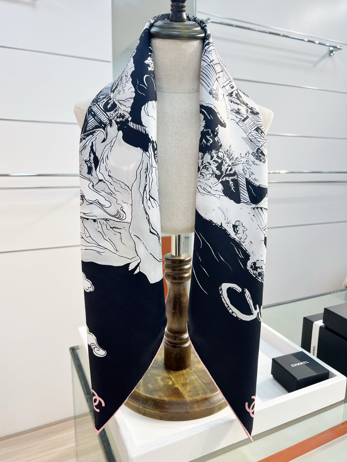 CHANEL 25S SCARF 90 IN SILK 735864