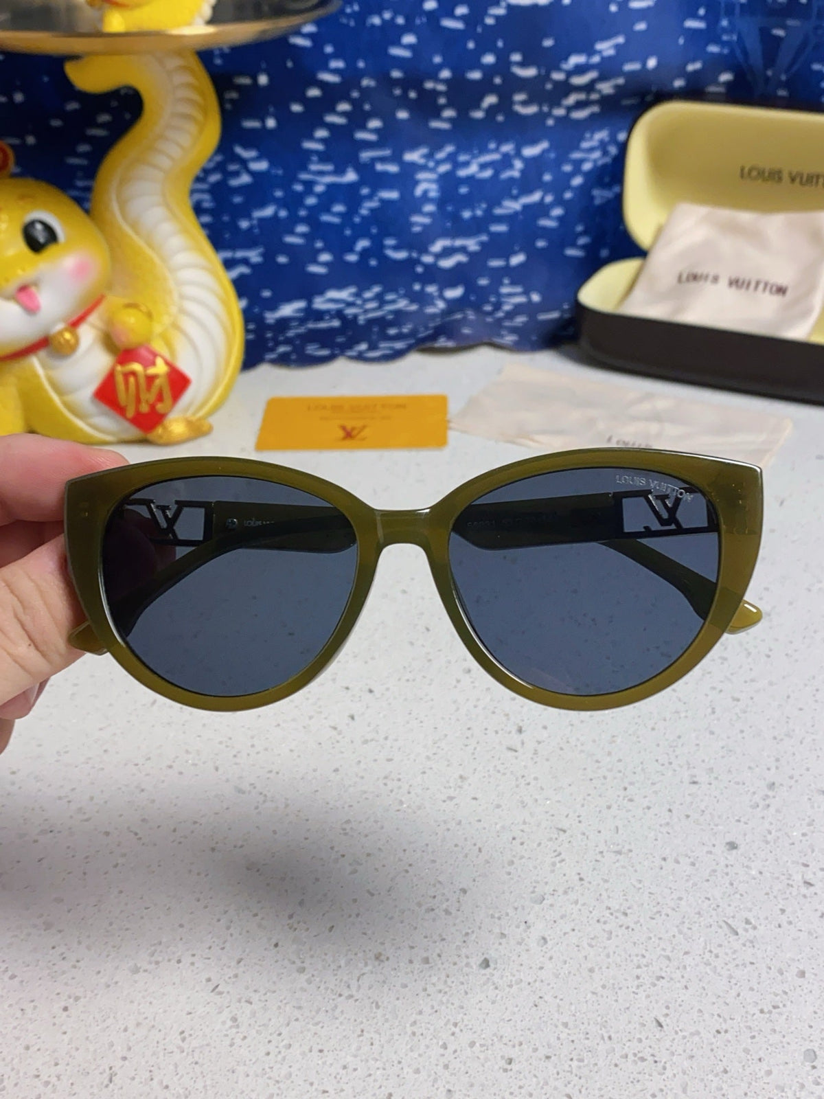 LOUIS VUITTON CAT EYE SUNGLASSES 567469 IN GREEN CLEAR ACETATE