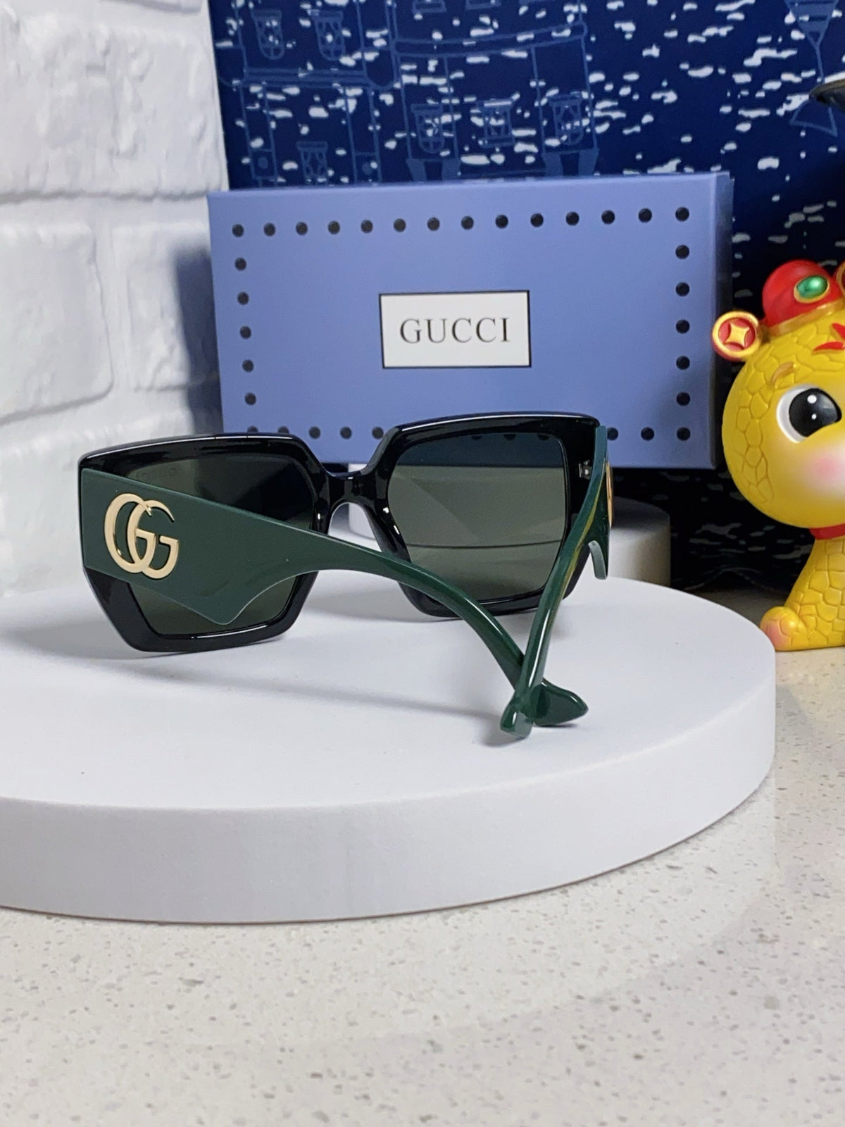 GUCCI SQUARE FRAME SUNGLASSES 573303 IN ACETATE EMBOSSED LOGO