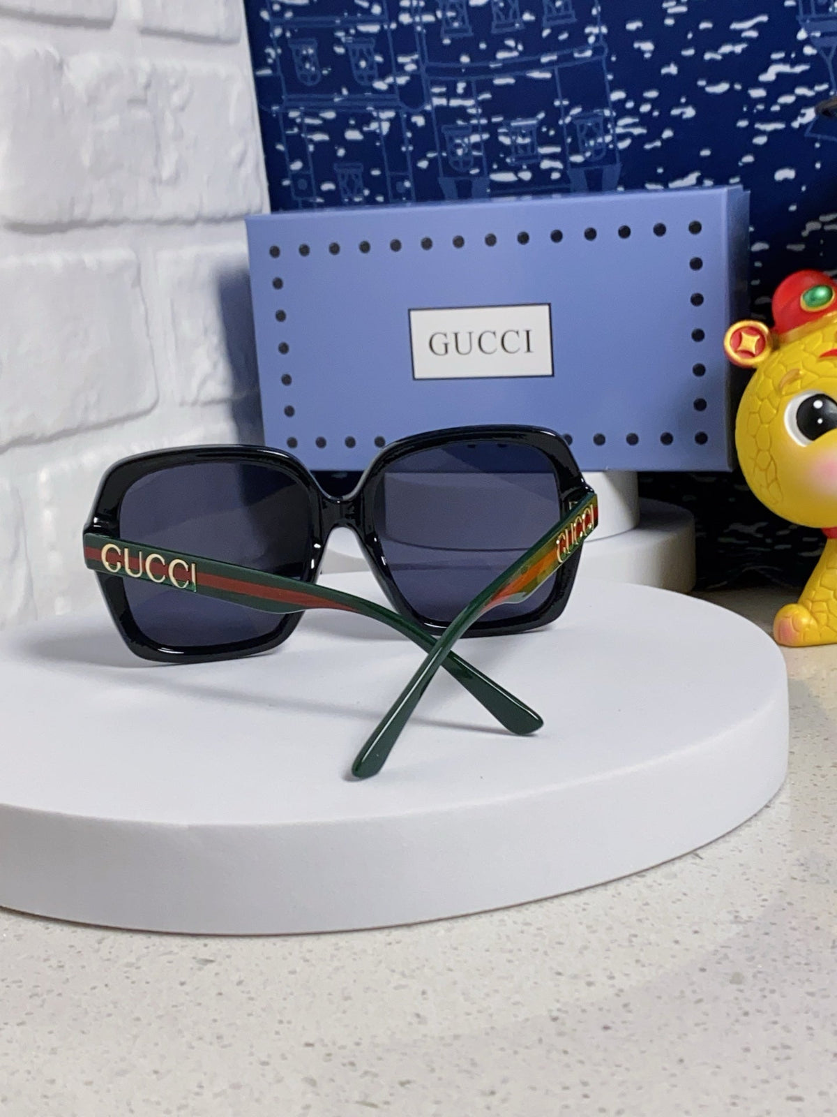 GUCCI SQUARE FRAME SUNGLASSES 573309 IN ACETATE EMBOSSED LOGO
