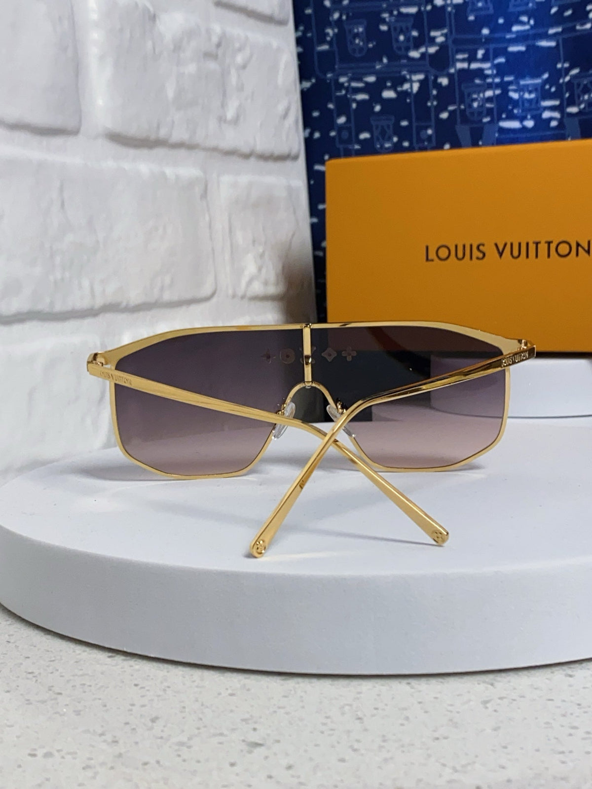 LOUIS VUITTON GOLDEN MASK SUNGLASSES 582732 IN GOLD METAL DARK GREY SMOKE LENSES