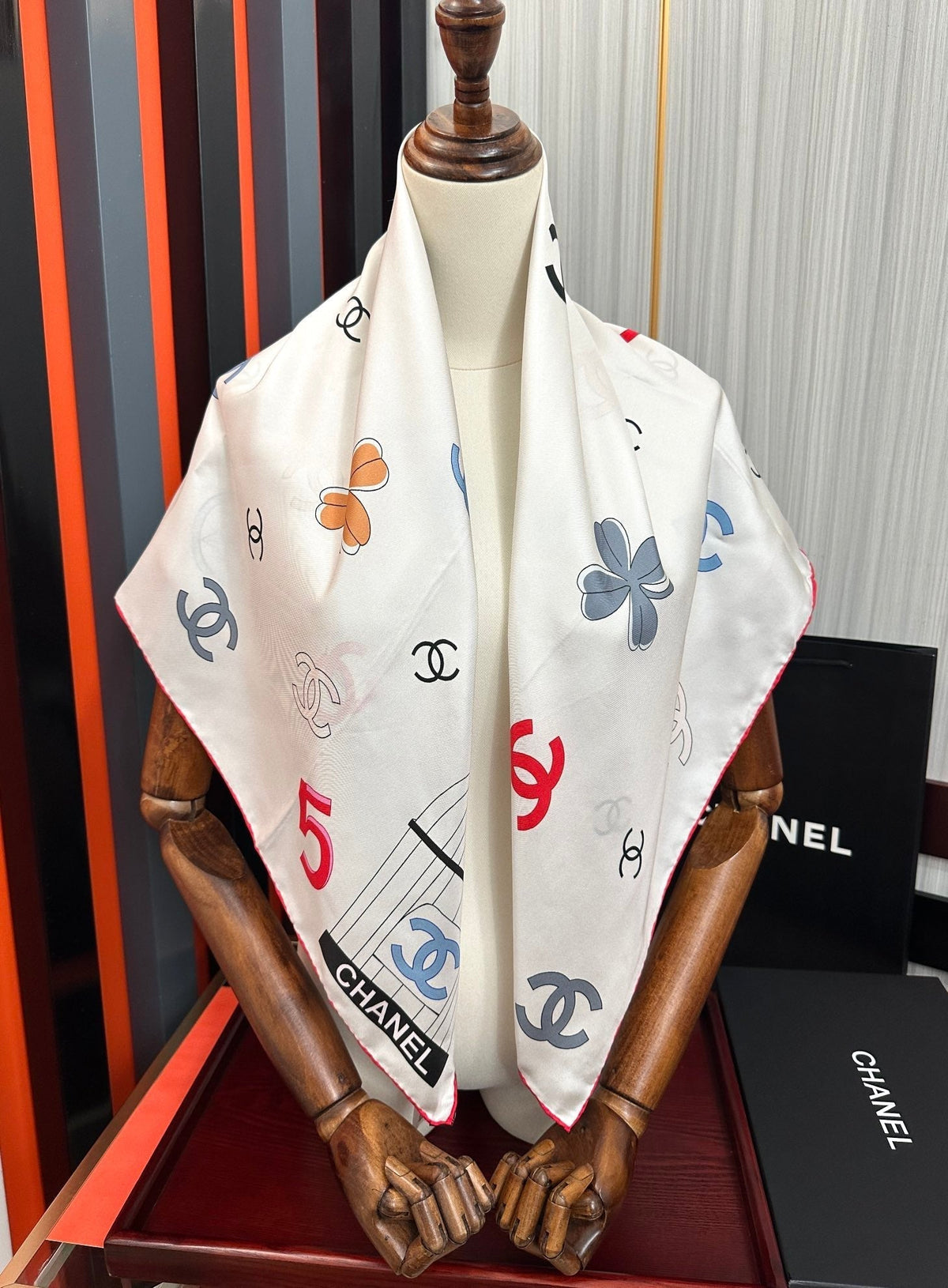 CHANEL 25S SCARF 90 IN SILK 733858