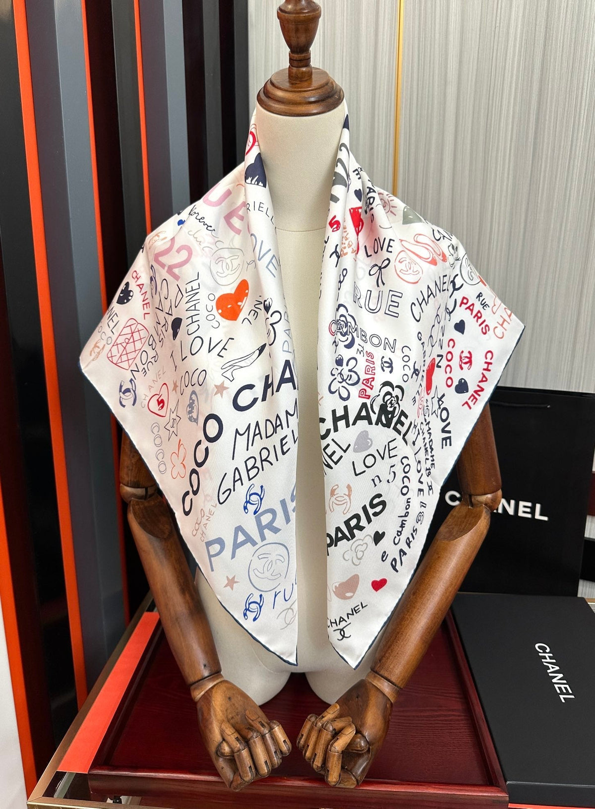 CHANEL 25S SCARF 90 IN SILK 738420