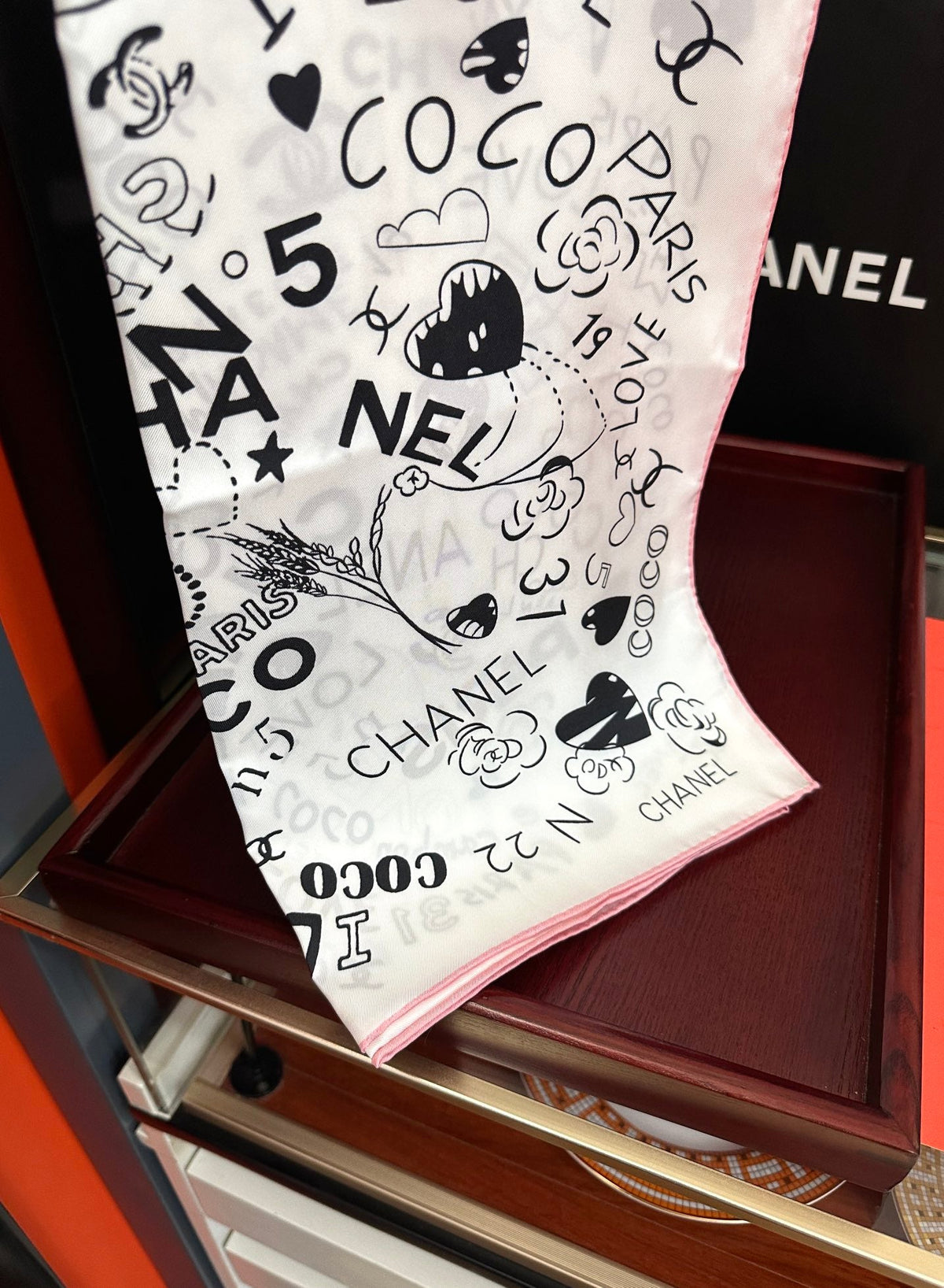CHANEL 25S SCARF 90 IN SILK 738421