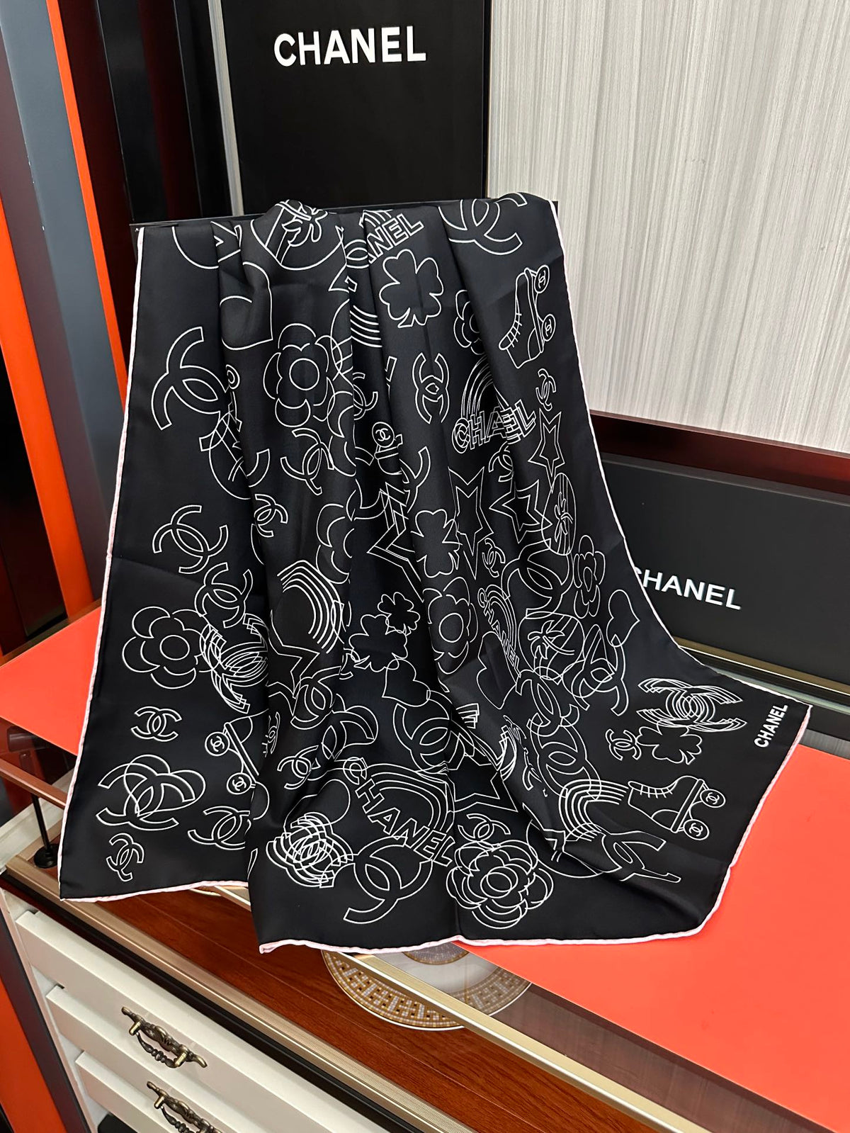 CHANEL 25S SCARF 90 IN SILK 738436