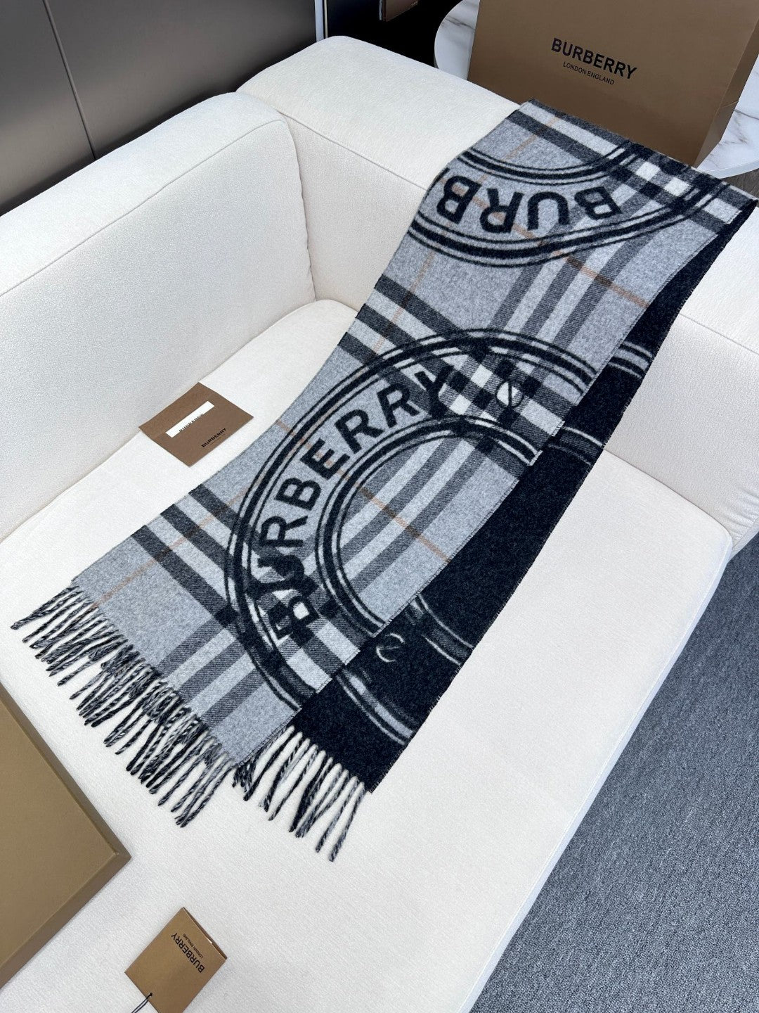 BURBERRY SCARF 180 CM IN BLACK AND LIGHT GRAY CASHMERE 407242