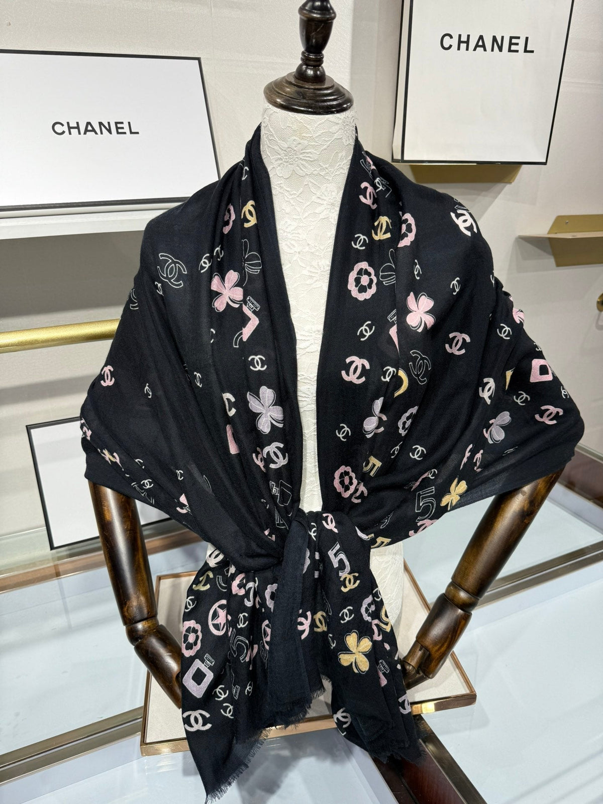 CHANEL 25S SCARF 200 IN CASHMERE 706597