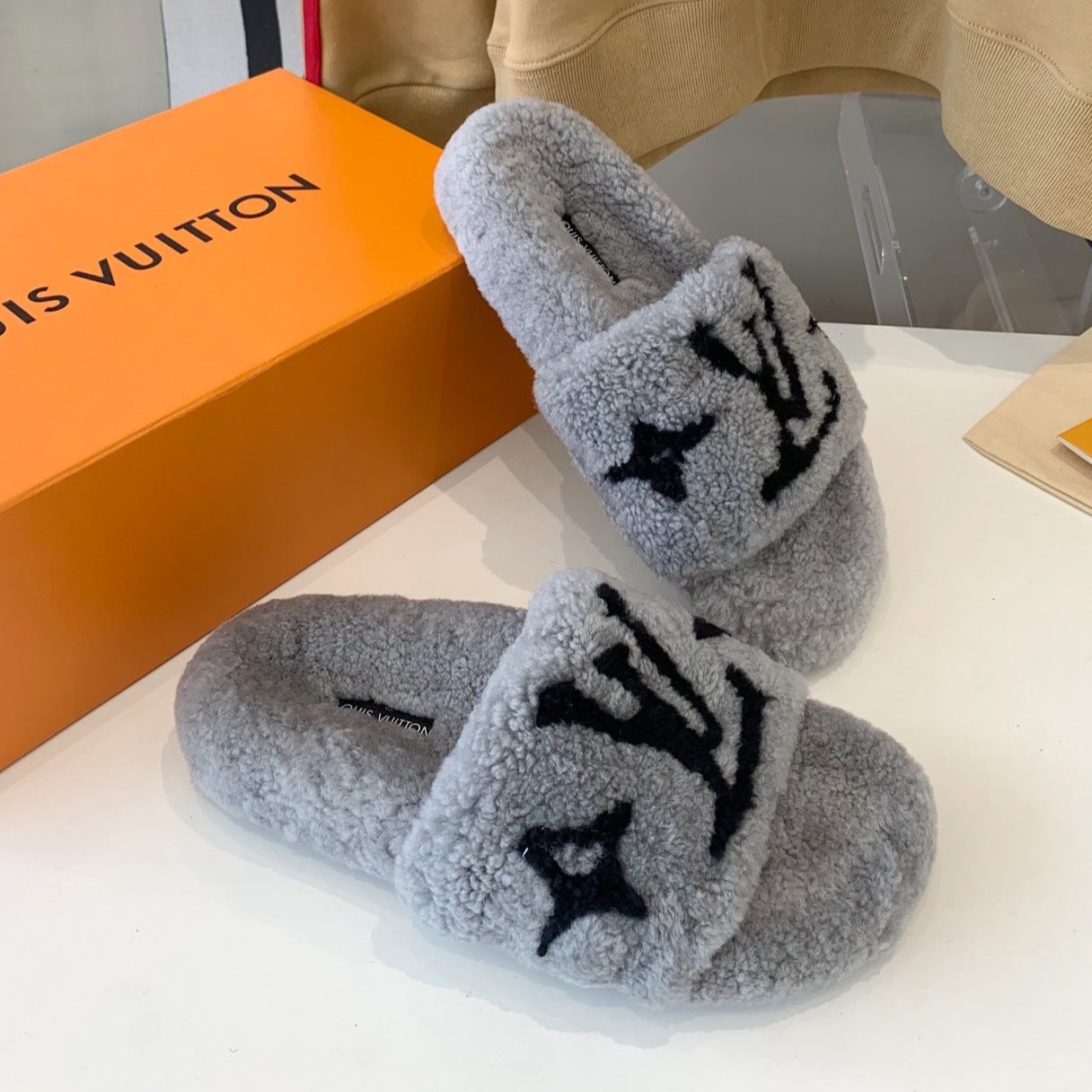 LOUIS VUITTON LV WOMEN'S PASEO FLAT SLIPPER IN GREY FLEECE WITH BLACK LOGO