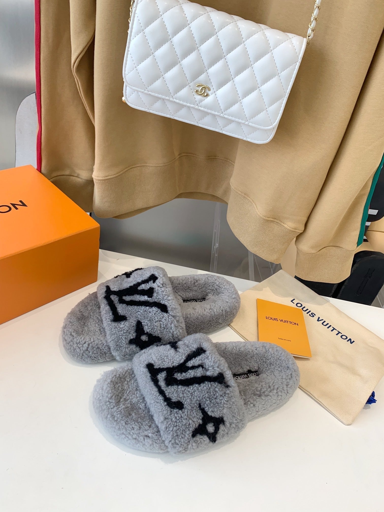 LOUIS VUITTON LV WOMEN'S PASEO FLAT SLIPPER IN GREY FLEECE WITH BLACK LOGO