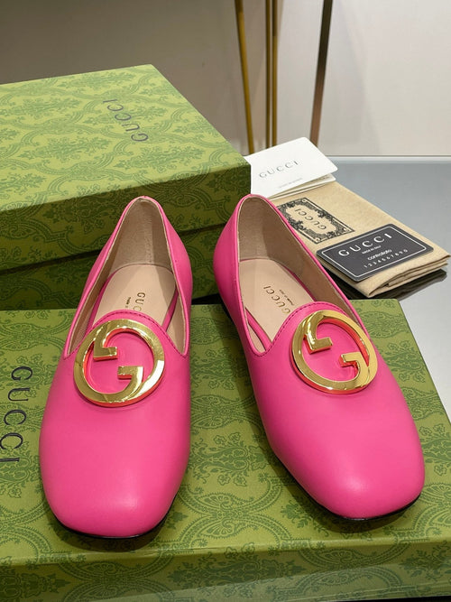 GUCCI BLONDIE LOGO-PLAQUE LOAFERS IN BRIGHT PINK CALFSKIN WITH GOLD HARDWARE