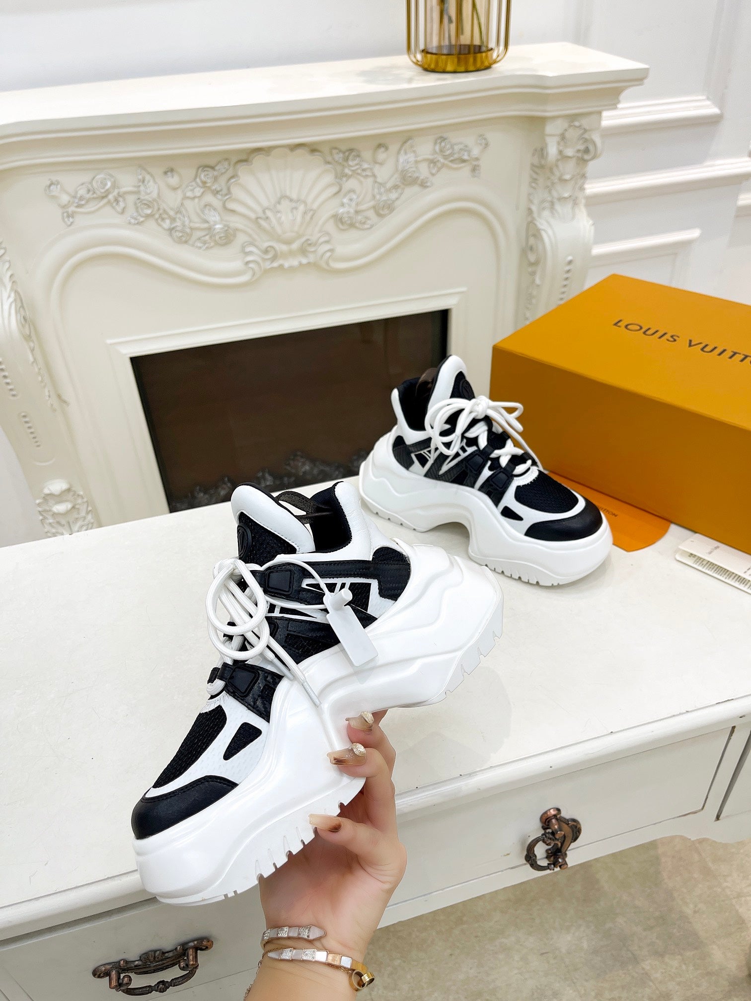 LOUIS VUITTON LV ARCHLIGHT 2.0 PLATFORM SNEAKER IN WHITE MIX BLACK MIX OF MATERIALS