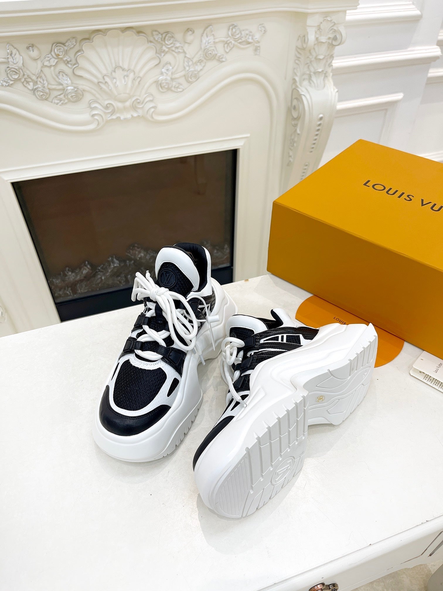 LOUIS VUITTON LV ARCHLIGHT 2.0 PLATFORM SNEAKER IN WHITE MIX BLACK MIX OF MATERIALS