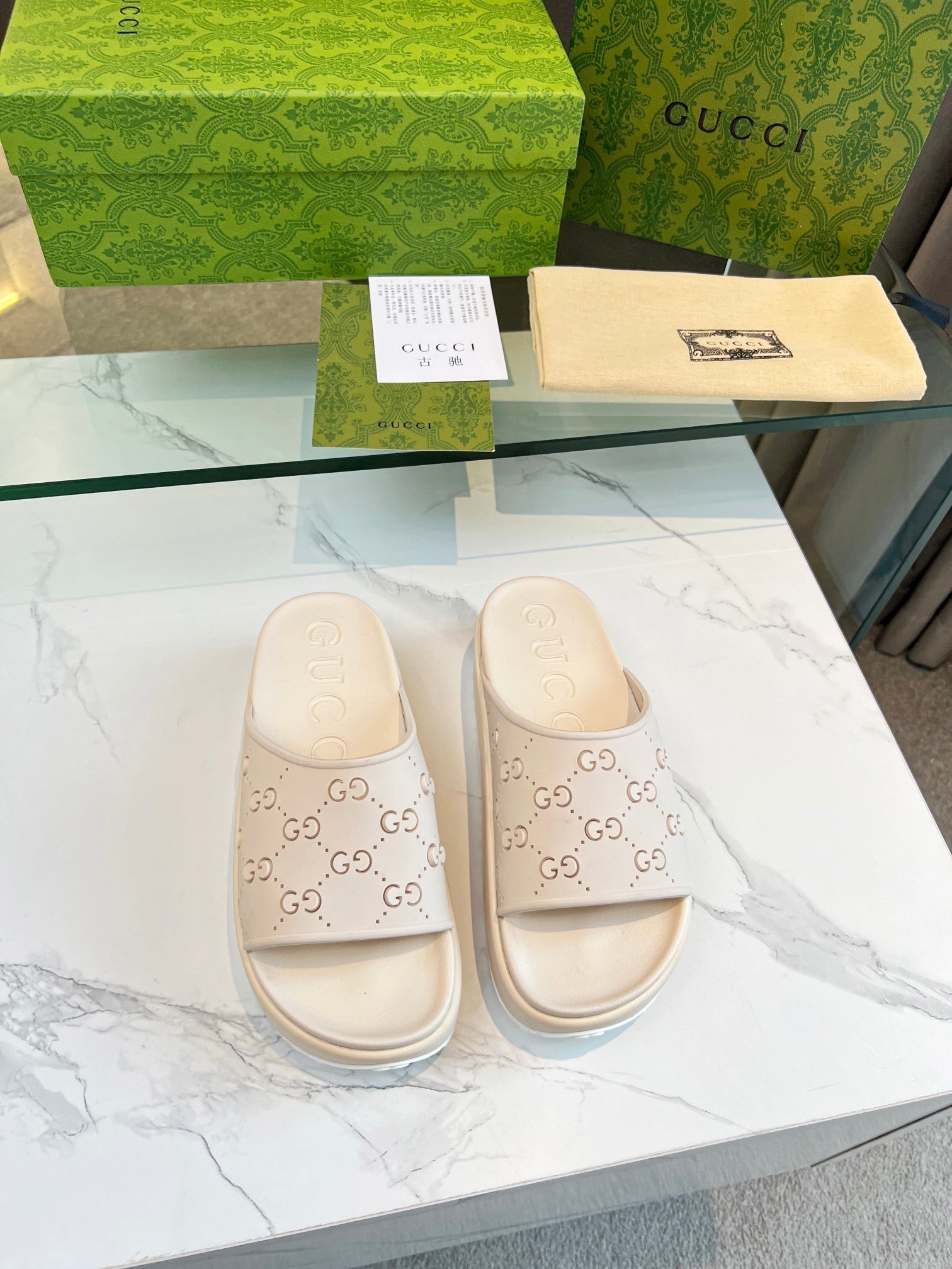 GUCCI PLATFORM SANDALS IN WHITE CREAM MONOGRAM IMPORTED TPU