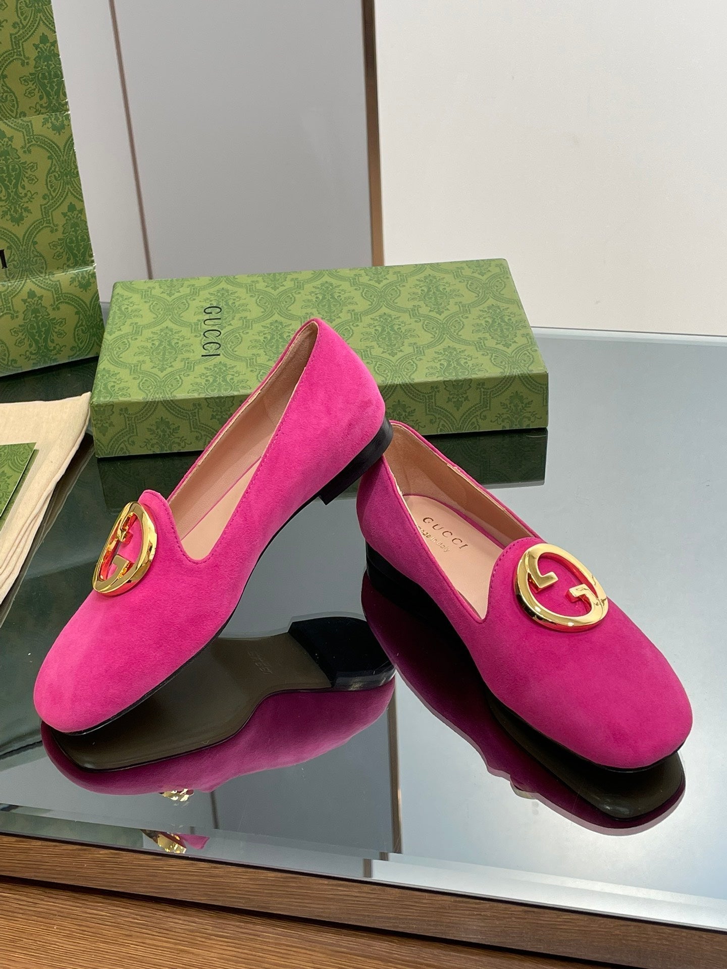 GUCCI BLONDIE LOGO-PLAQUE LOAFERS IN FUSCIA PINK SUEDE WITH GOLD HARDWARE