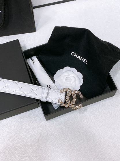 CHANEL BELT 30 MM IN WHITE EMBROIDERED CALFSKIN PEARL LOGO WITH GOLD HARDWARE