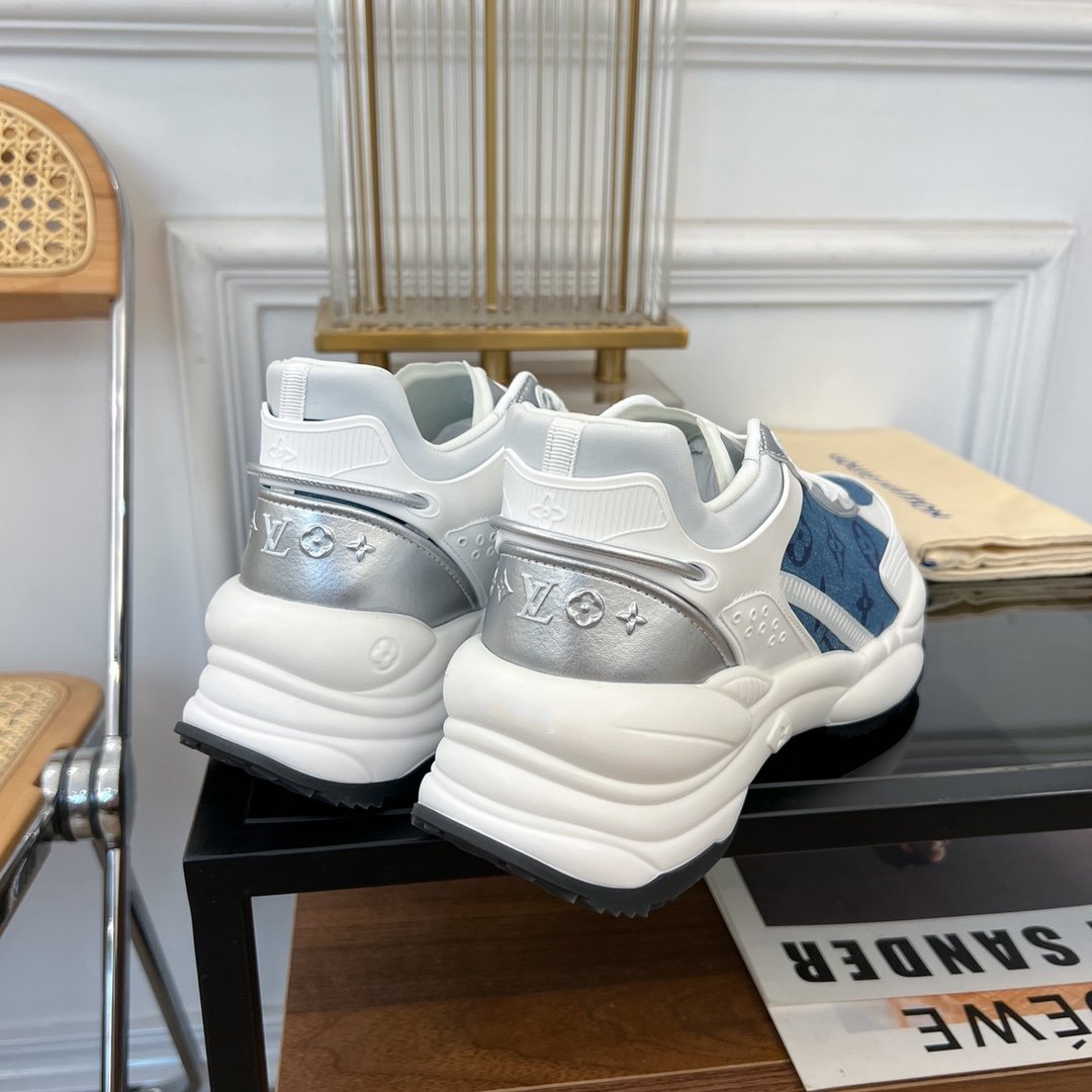 LOUIS VUITTON LV RUN 55 SNEAKER BLUE GRAY