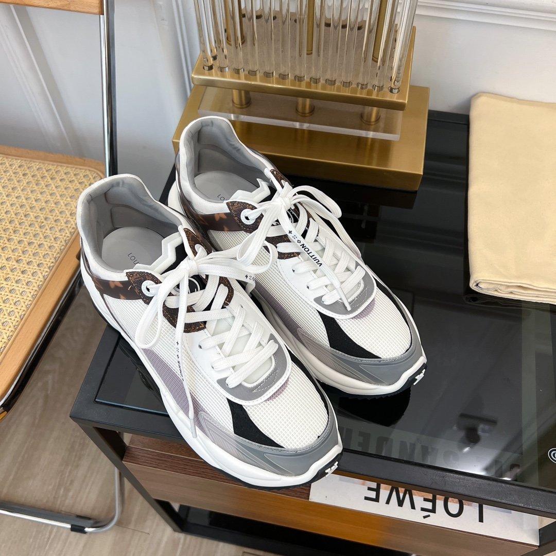 LOUIS VUITTON LV RUN 55 SNEAKER WHITE GRAY