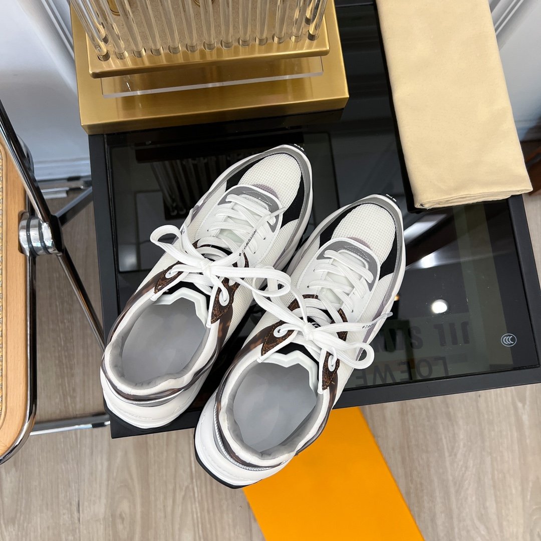 LOUIS VUITTON LV RUN 55 SNEAKER WHITE GRAY