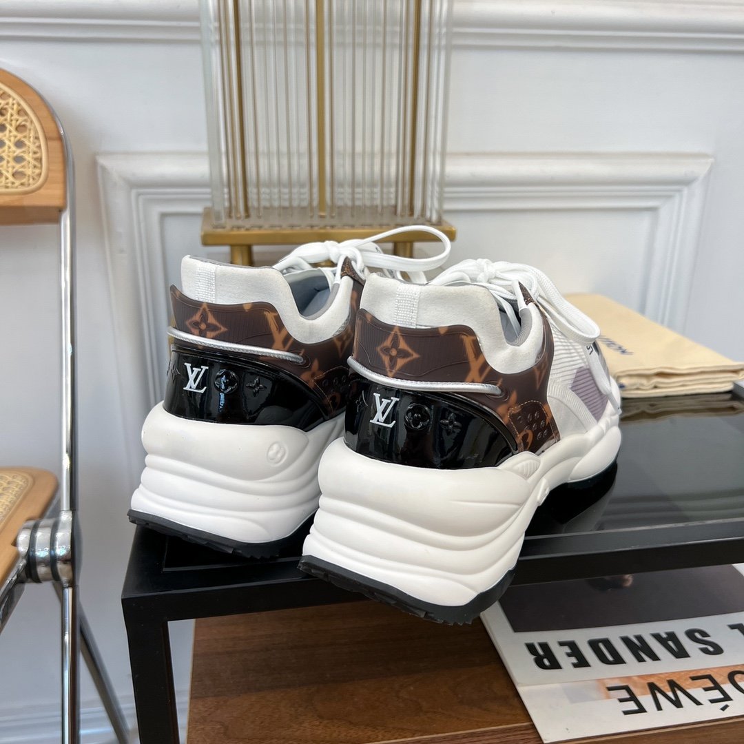 LOUIS VUITTON LV RUN 55 SNEAKER WHITE GRAY