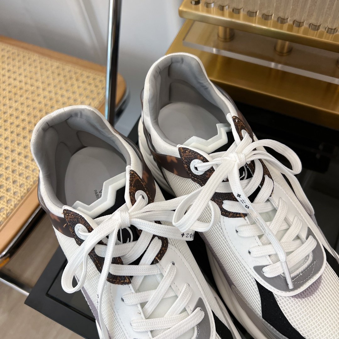 LOUIS VUITTON LV RUN 55 SNEAKER WHITE GRAY