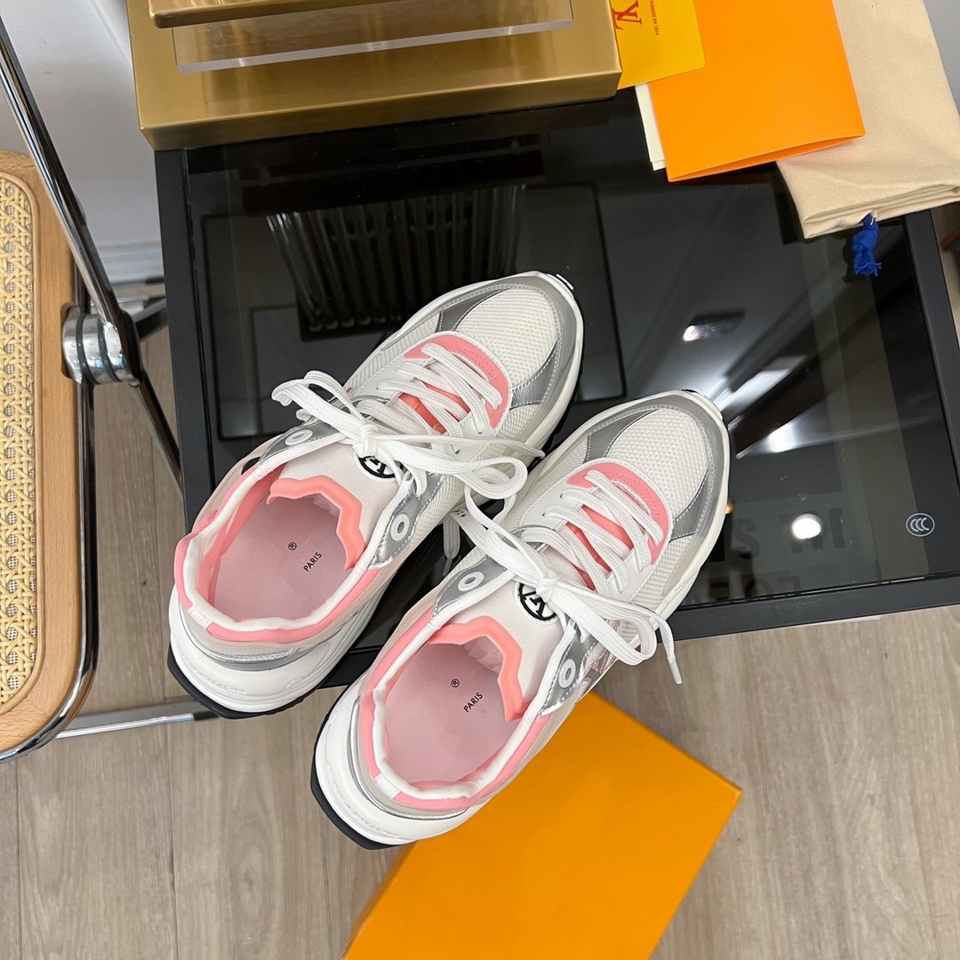 LOUIS VUITTON LV RUN 55 SNEAKER PINK