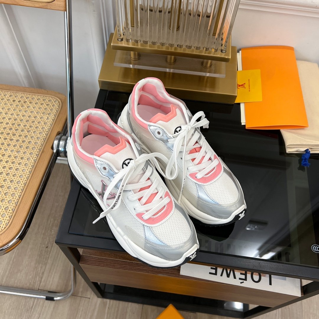 LOUIS VUITTON LV RUN 55 SNEAKER PINK