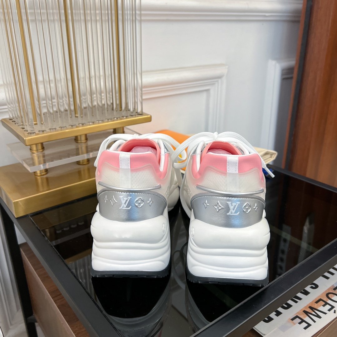 LOUIS VUITTON LV RUN 55 SNEAKER PINK