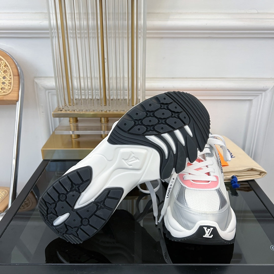 LOUIS VUITTON LV RUN 55 SNEAKER PINK