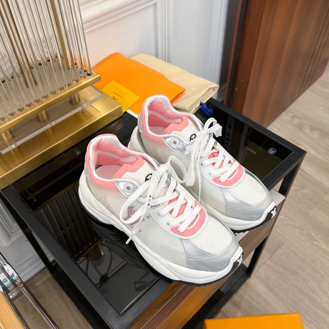 LOUIS VUITTON LV RUN 55 SNEAKER PINK