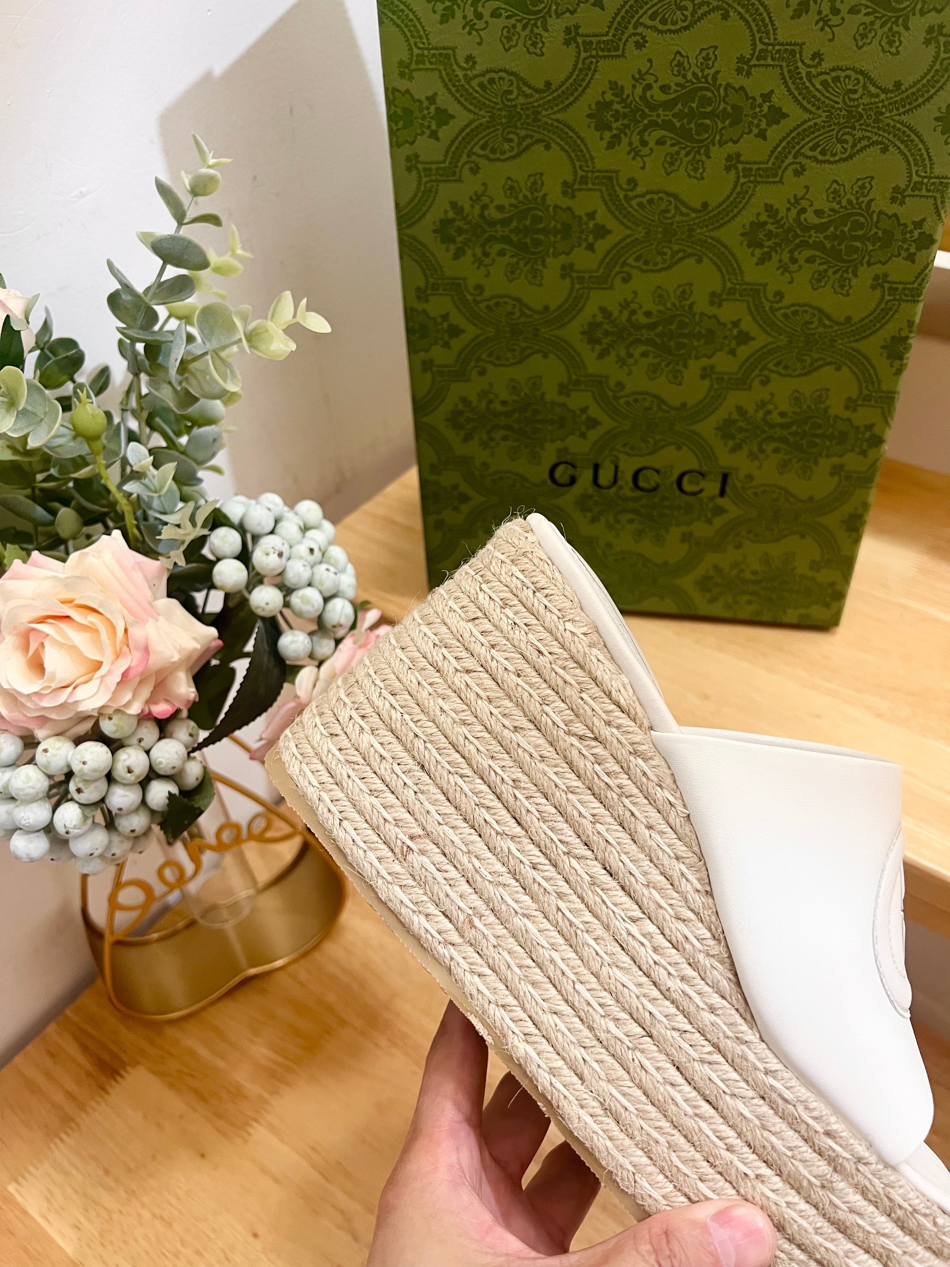 GUCCI HIGH 10CM WEDGE SANDALS IN WHITE SHEEPSKIN