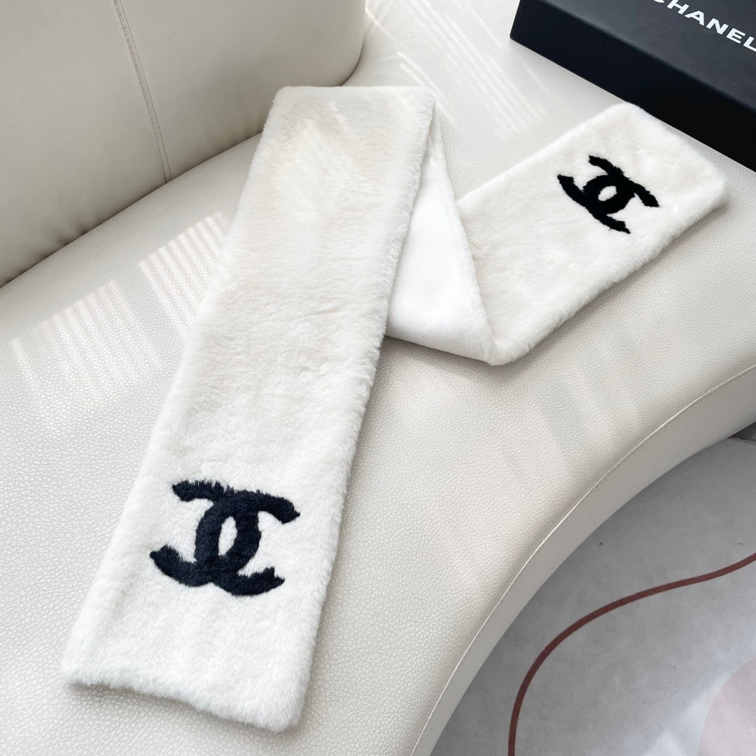 CHANEL 25S SCARF 120 IN FAUX FUR 876436