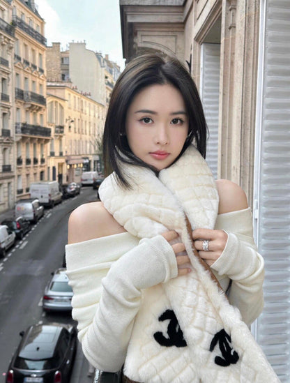 CHANEL 25S SCARF 120 IN FAUX FUR 876357