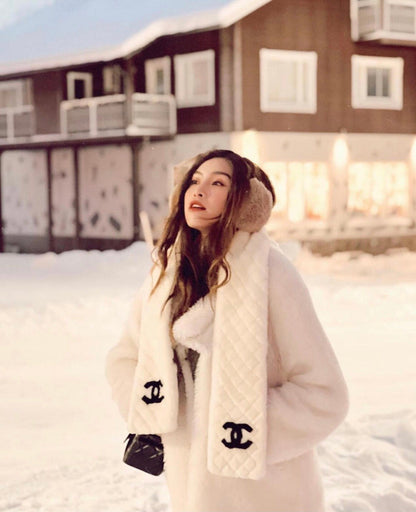 CHANEL 25S SCARF 120 IN FAUX FUR 876357