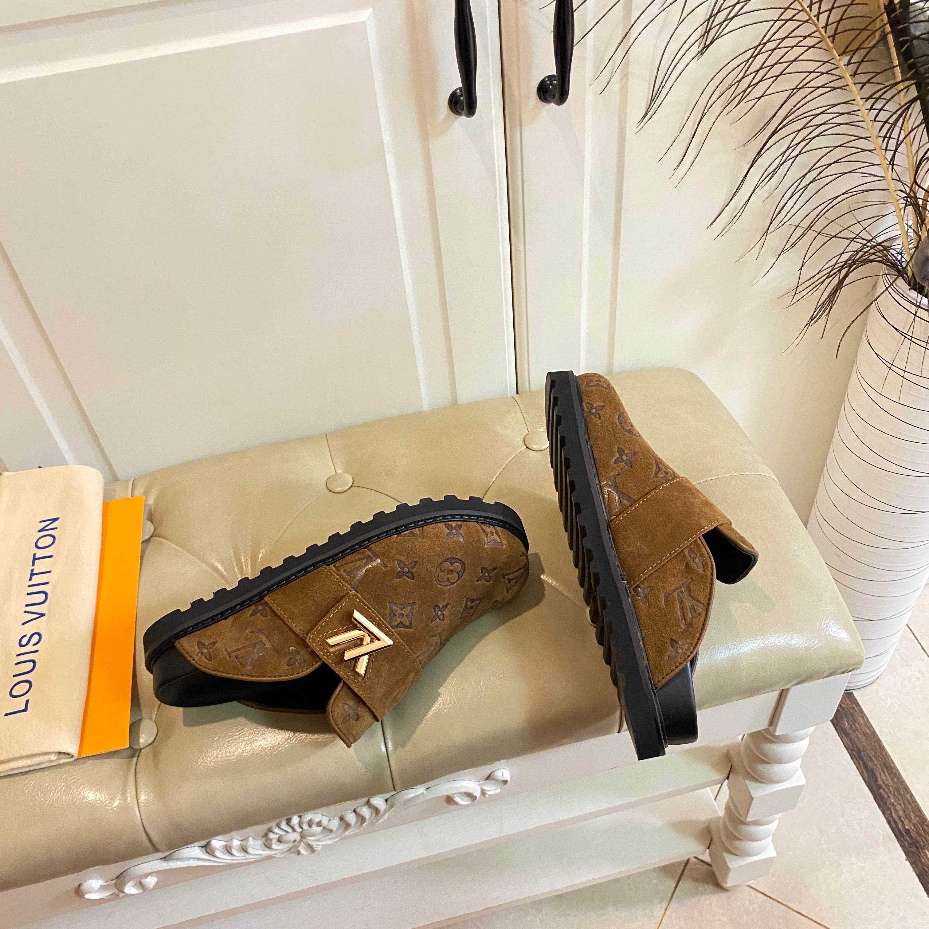 LOUIS VUITTON COSY FLAT COMFORT CLOG IN CHOCOLATE BROWN EMBOSSED SUEDE