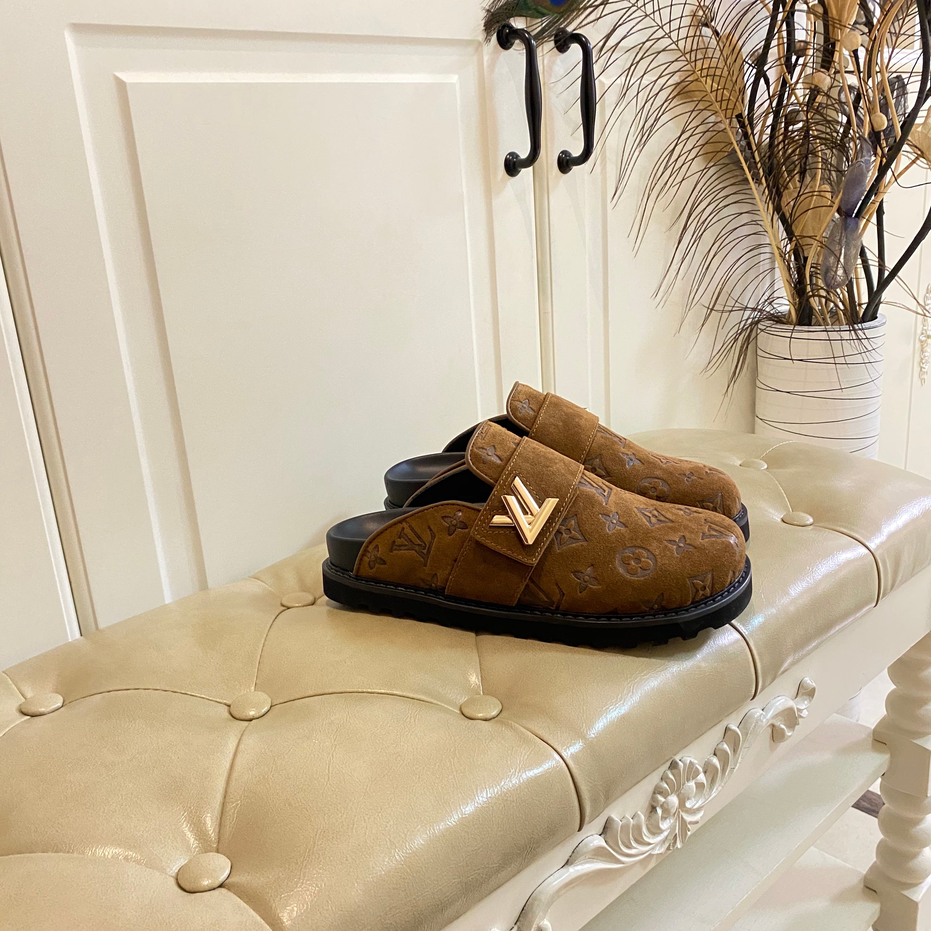LOUIS VUITTON COSY FLAT COMFORT CLOG IN CHOCOLATE BROWN EMBOSSED SUEDE