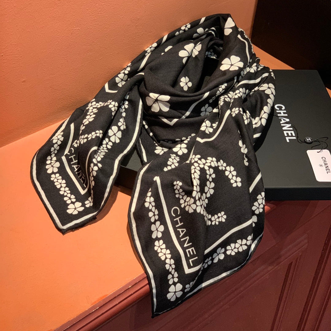 CHANEL 25S SCARF 135 CM IN CASHMERE SILK 943686