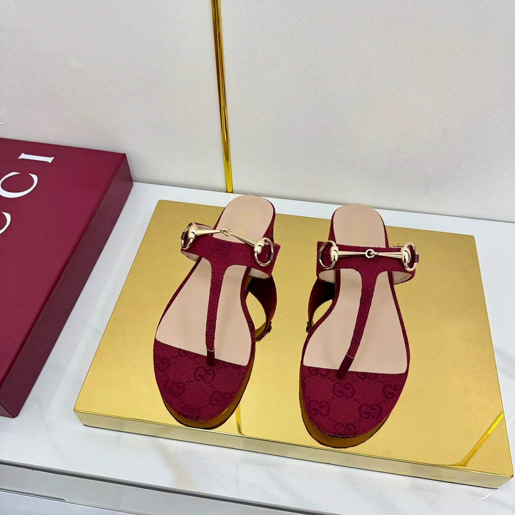GUCCI THONG SANDALS 25S IN RED LAMBSKIN MIX CANVAS WITH GOLD HARDWARE