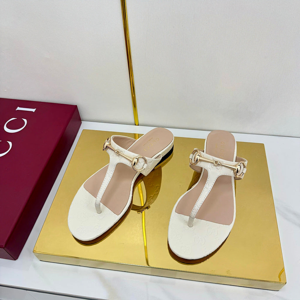 GUCCI THONG SANDALS IN CREAM WHITE LAMBSKIN PRINTED LOGO WITH GOLD HARDWARE