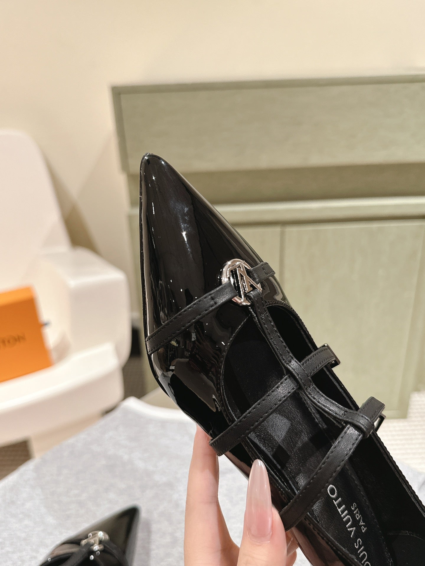 LOUIS VUITTON HIGH PUMP 45MM IN BLACK CALFSKIN WITH BLACK STRAPS