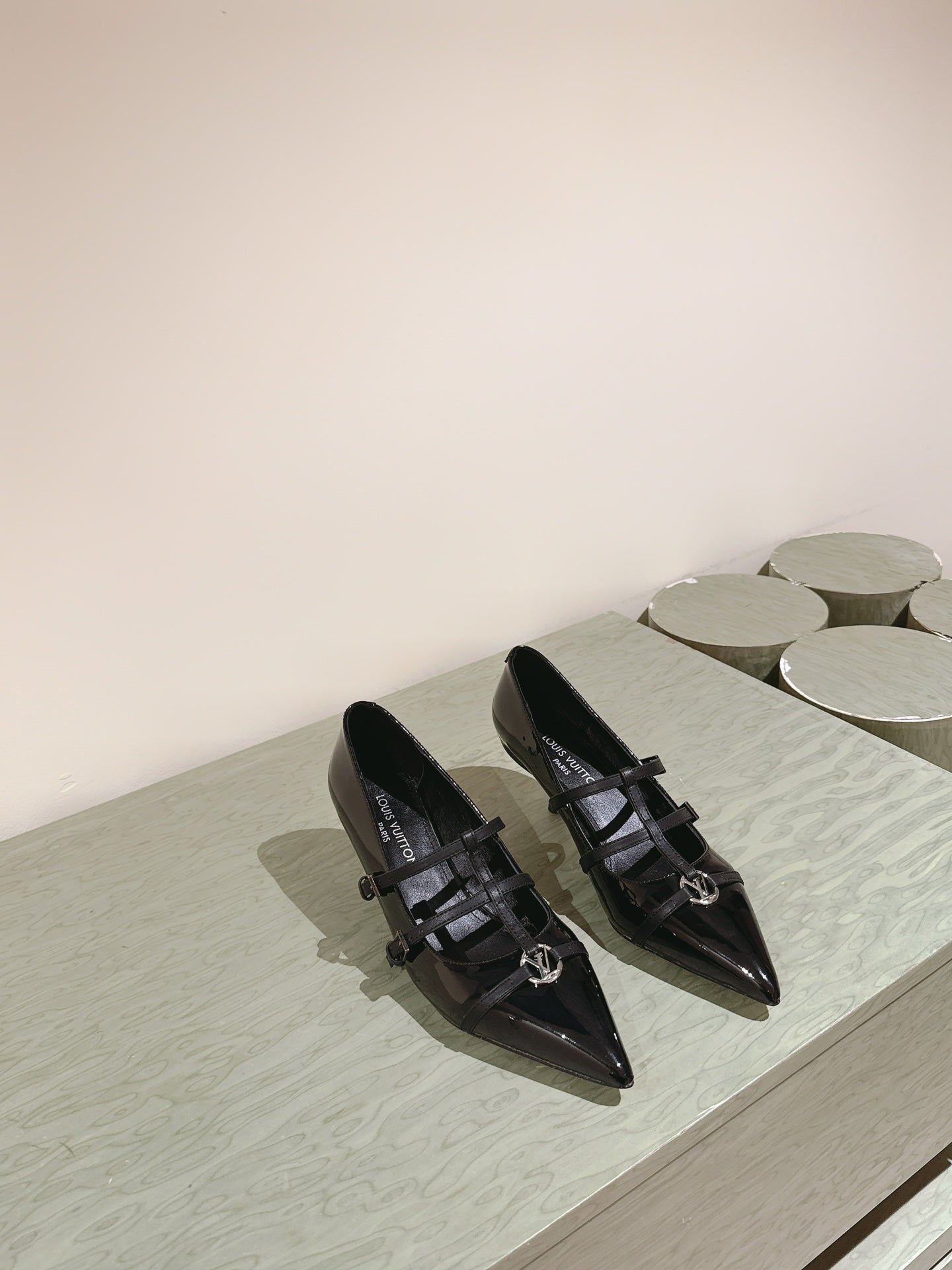 LOUIS VUITTON HIGH PUMP 45MM IN BLACK CALFSKIN WITH BLACK STRAPS