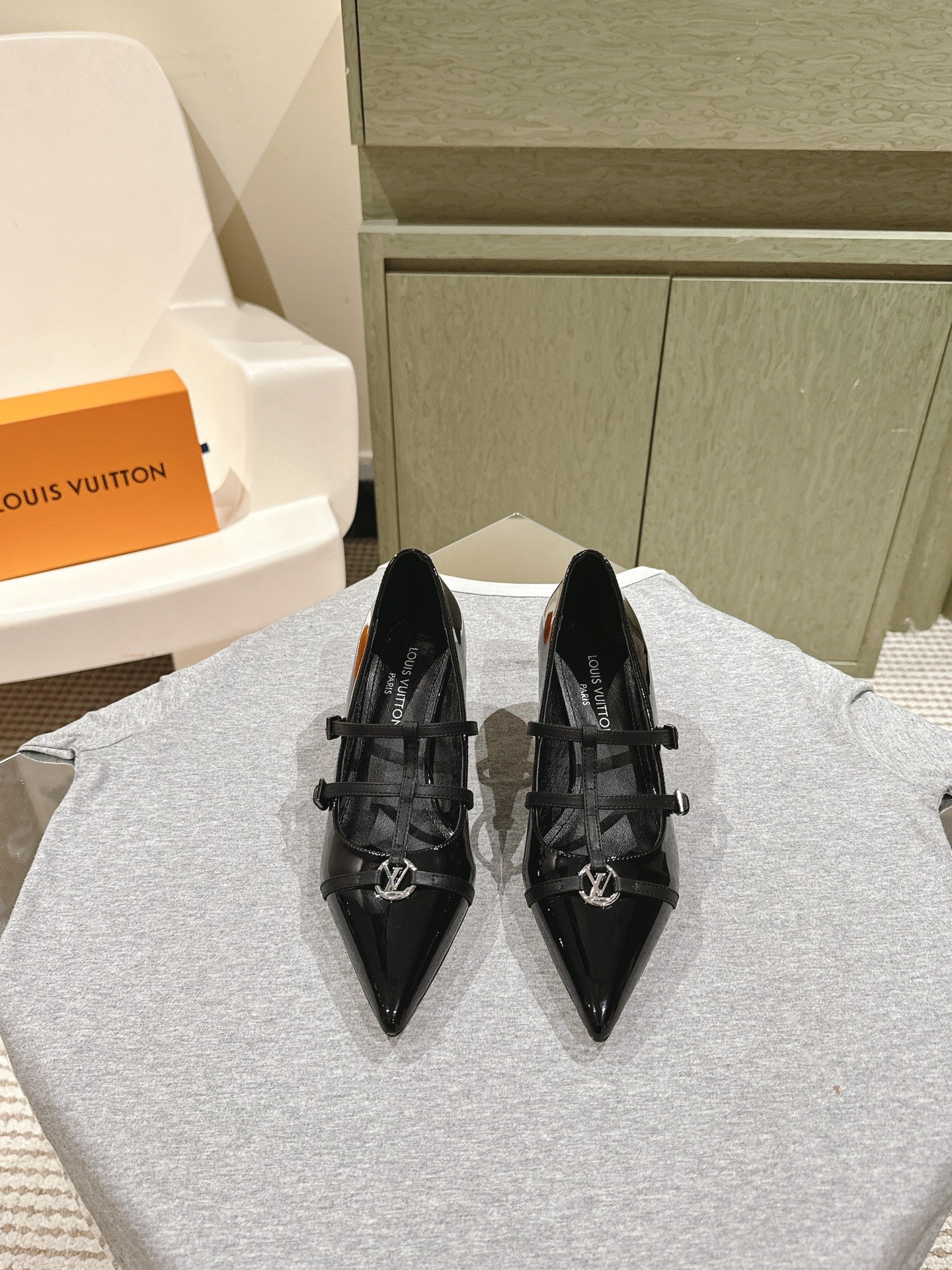 LOUIS VUITTON HIGH PUMP 45MM IN BLACK CALFSKIN WITH BLACK STRAPS