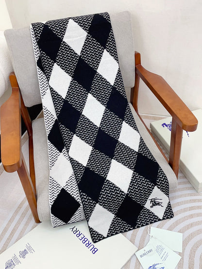 BURBERRY ARGYLE WOOL SCARF 190 CM BLACK MIX WHITE 394596