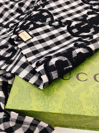 GUCCI SCARF 220 CM IN BLACK MIX WHITE WOOL 401165
