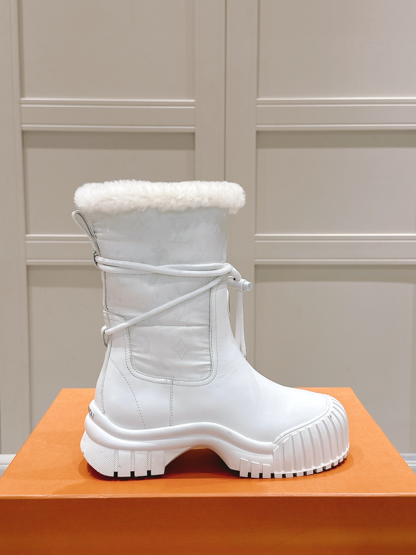 LOUIS VUITTON RUBY FLAT ANKLE BOOT IN WHITE CALFSKIN AND MONOGRAM NYLON